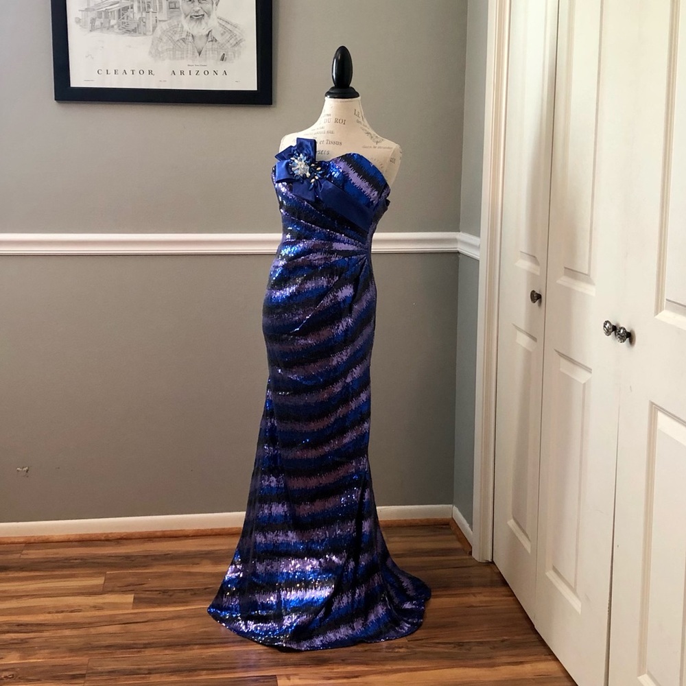 NEW TONY BOWLS SZ 2 ROYAL BLUE MULTI STRAPLESS SEQUIN FORMAL GOWN